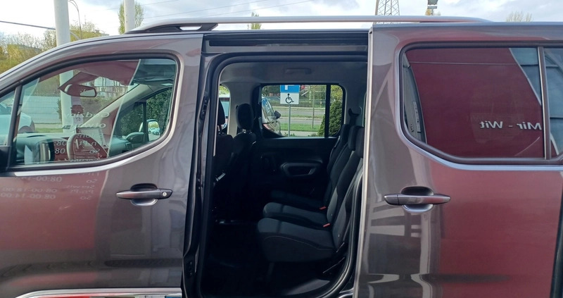 Toyota Proace City Verso cena 99900 przebieg: 93300, rok produkcji 2020 z Wisła małe 596